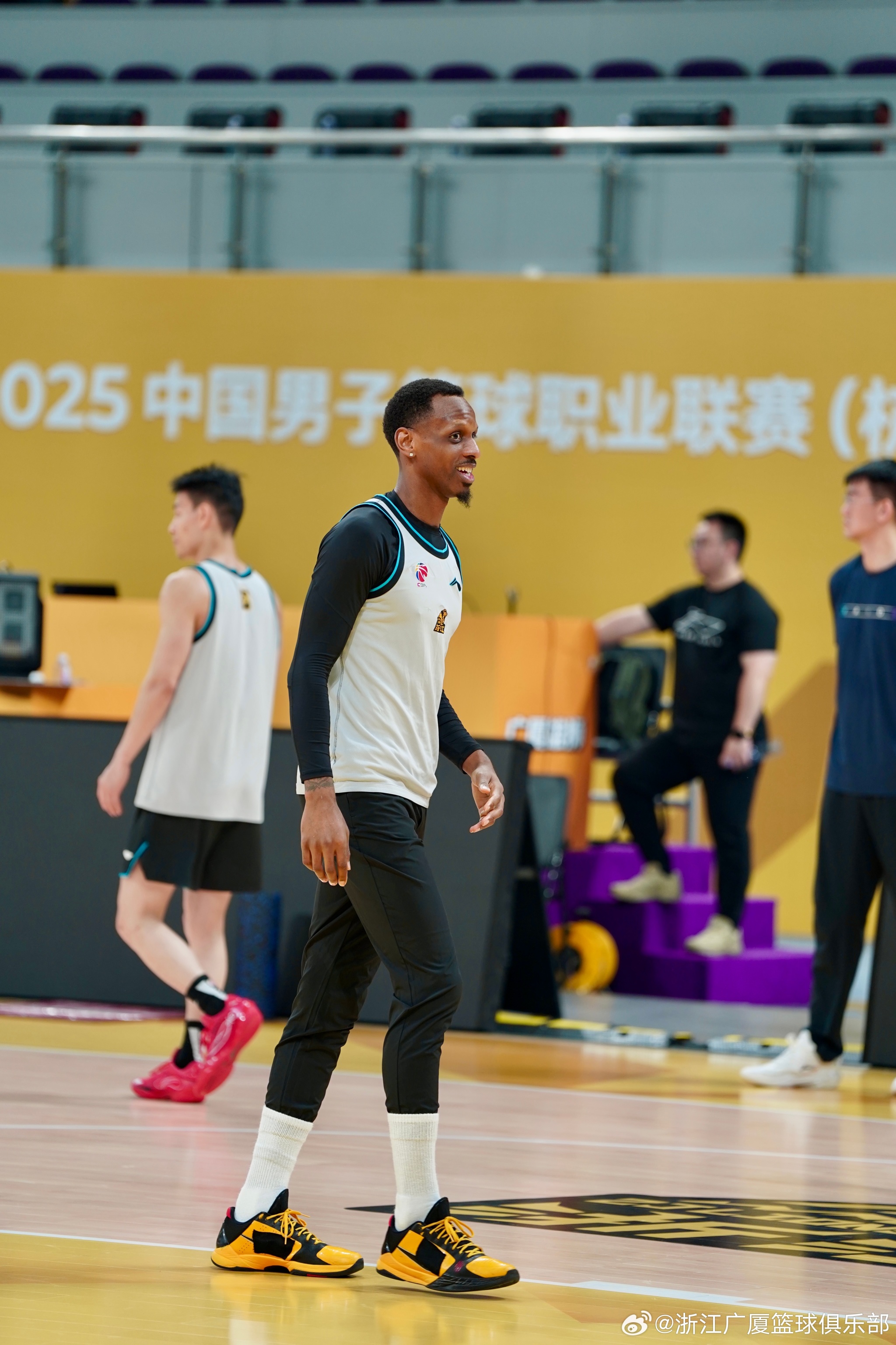 包含广厦男篮发布备战花絮，今晨防线松动，英超任务艰巨，轮换策略成焦点的词条天博官方入口