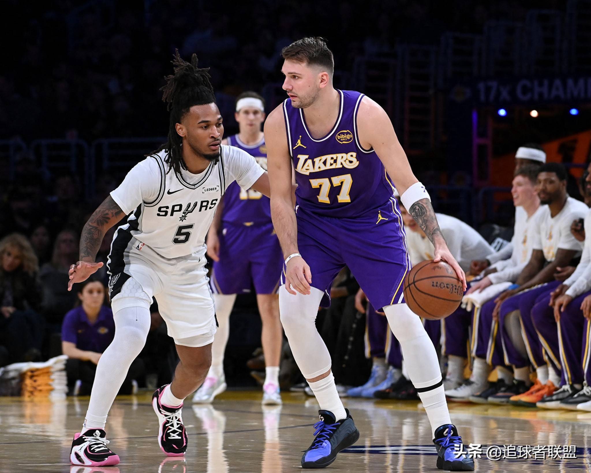 关于刚刚！东契奇连续五场比赛得分超过赛况扑朔迷离风云突变萨克拉门托国王今晨手感冰凉，北京首钢国际比赛日队长鼓劲的信息天博体育平台